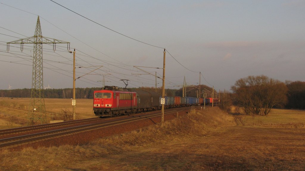 Und um 16:38 kurz darauf, der beinahe selbe Zug nochmal, diesmal mit 155 175-3 als 45440 auch von Ff(O) Richtung Saarmund am 05.03.2011.