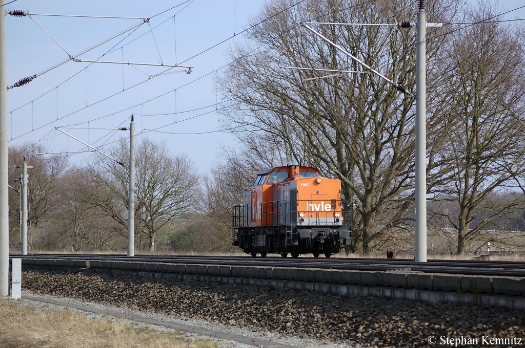 V160.7 (203 150-8) von der hvle als Lz zwischen Gro�wudicke und Rathenow in Richtung Stendal unterwegs. 21.03.2011