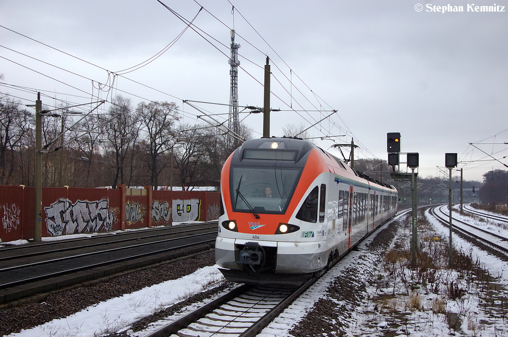 VIAS 404 (428 138-2) VIAS GmbH f�r ODEG - Ostdeutsche Eisenbahn GmbH als RE4 (RE 37312) von Ludwigsfelde nach Rathenow, bei der Einfahrt in Rathenow. 16.12.2012 
