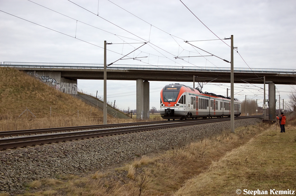 VIAS 404 (428 138-2) VIAS GmbH f�r ODEG - Ostdeutsche Eisenbahn GmbH als RE4 (RE 37312) von Ludwigsfelde nach Rathenow bei Nennhausen. 29.12.2012