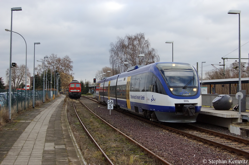 VT 0006 der OLA - Ostseeland Verkehr GmbH als MR51 (MR 68924) von Brandenburg Hbf nach Rathenow, verl�sst hier den Brandenburger Hbf. Nach vier Jahren gutem Service und P�nktlichkeit, hei�t es nun f�r die M�rkische Regiobahn auf wiedersehen sagen. Ab Morgen (11.12.2011) �bernimmt die ODEG diese Strecke. 10.11.2011