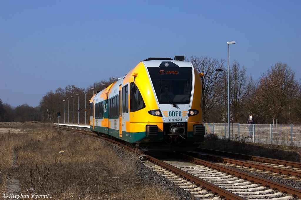 VT 646.045 (646 045-4) ODEG - Ostdeutsche Eisenbahn GmbH als OE33 (OE 68933) von Berlin Wannsee nach J�terbog in Treuenbrietzen. 17.03.2012