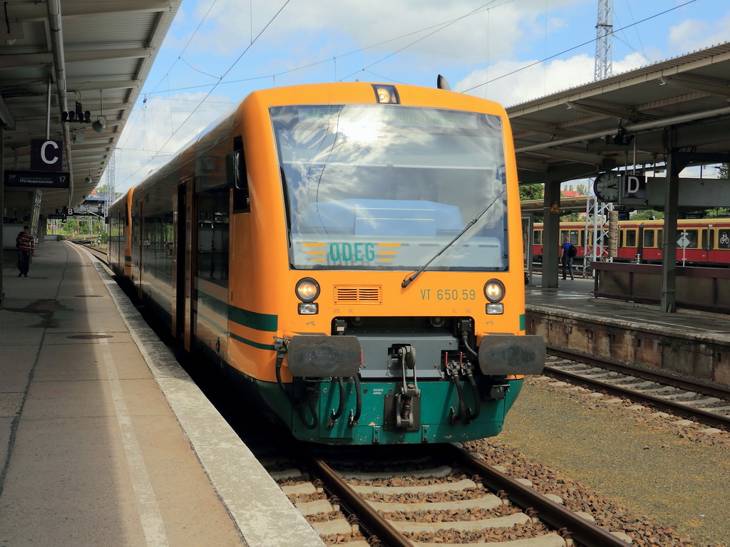 VT 650.59 mit VT 650.64 als OE 79431 (Linie OE 36) der Ostdeutsche Eisenbahn GmbH steht am 19. Juli 2012 im Bahnhof Berlin Lichtenberg zur Fahrt nach Frankfurt(Oder)-Neuberesinchen bereit.
