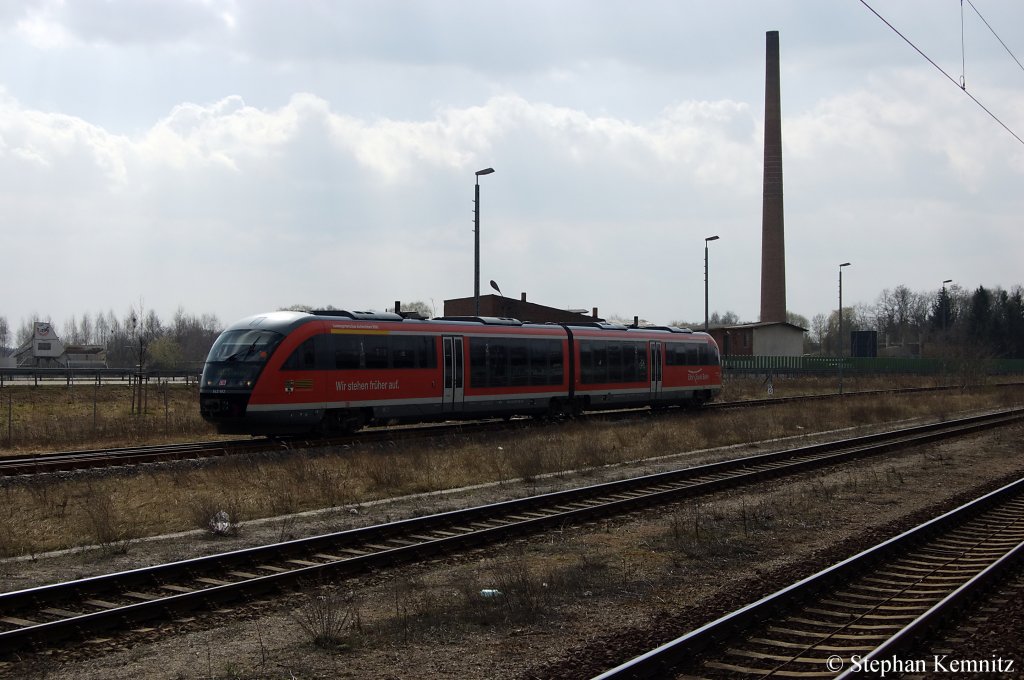 Wegen einem zus�tzlicher Halt des IC 143 in Rathenow und dessen 15min Versp�tung, musste die 642 192/692 als RB13 (RB 17963) aus Stendal anstatt auf Gleis 2 auf Gleis 3 in Rathenow halten. 01.04.2011 