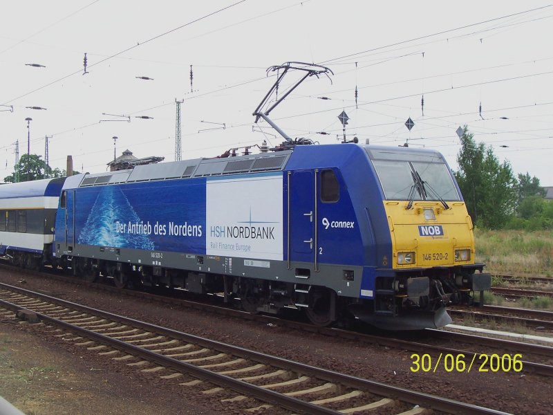 146 520-2 steht mit einem Sonderzug der NOB im Bahnhof von L�bbenau/Spreewald bereit. 30.06.20006