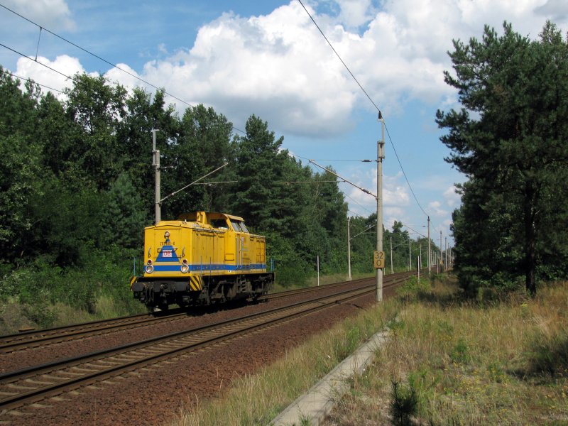203 309-0 durchf�hrt hier Zeesen&acute;s S�den in Richtung Cottbus.