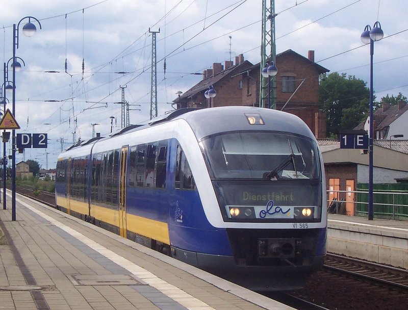 Am 30.05.2006 durchf�hrt als Sonderzug der Firma OLA (Ostseelandverkehr GmbH), ein Triebzug der Baureihe 642 den Bahnhof L�bbenau/Spreewald.
