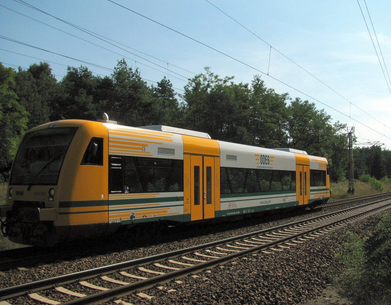 Leider etwas sp�t, aber die ODEG ist es Wert. Auf Leerfahrt aus Cottbus in Richtung Lichtenberg (n�rdliches Einsatzgebiet dieser, vermutlich f�r den morgigen Einsatz zwischen Ketzin und Wustermark) 15.08.