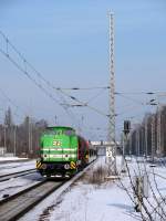 EIB 20 alias  Lisa 1  �berf�hrt mit insgesamt vier Schutzwagen zwei Neubau-Flirts der HLB zur Endfertigung nach Halle am 05.02.2010 durch Ludwigsfelde.