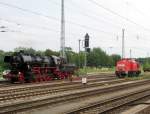 298 310-4 und 52 8177-9 nebeneinander im Bahnhof K�nigs Wusterhausens am Tage des Bahnhoffestes am 18.07.2009.