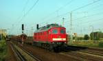 232 252-7 mit Sch�ttgutwagen am 17.08.2009 durch Berlin Sch�nefeld Flughafen.