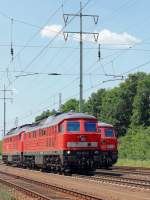 W�hrend 234 242-6 am Signal des Hauptgleises in H�he von Diedersdorf in Richtung Genshagener Heide wartet, kommt 232 524-9 mit 232 358-2 am Haken zur Weiterfahrt in Richtung Berlin.