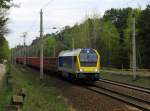 Es kam auch am 27.04.2010 die wie geleckt aussehhende Maxima 40 CC (264 009) mit einem vollen Sch�ttgutzug von Eivel durch das am 27.04.2010 nahezu heilige (der Tag war so bunt!!) Bestensee.