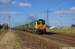 FPL 66002 (3 650 001-2) Freightliner PL mit Firmeneigeneden Eamnoss Ganzzug in Satzkorn und fuhr in Richtung Golm weiter. 04.09.2012