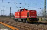 Ein sehr seltener Gast bei uns d�rfte 293 005-5 der SES-Logistik sein,die auf den Namen  Georg  h�rt  Hier passiert die Maschine den Bahnhof von Saarmund als einzelnes Triebfahrzeug (23.03.11)