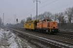 WFL Lok 1 (345 259-6) brummt mit ihrem kurzen Bauzug durch die Ausweichstelle Diedersdorf (30.01.11)