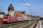 101 088-3 mit dem IC 2385 von Berlin S�dkreuz nach Frankfurt am Main in Rathenow.