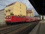 112 102-9 f�hrt hier mit dem RE2 von Rathenow nach K�nigs Wusterhausen in den Bahnhof von Berlin Friedrichtra�e ein.