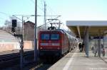 112 117-7 mit der RE2  Ersatzgarnitur  (RE 37377) nach K�nigs Wusterhausen in Rathenow.