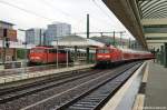 Am Gleis 2 steht die Rostockerin 112 118-5 mit dem RE 12370  Princess Cruises  aus Warnem�nde und auf Gleis 3 die Dortmunderin 110 438-9 mit dem DZ 2760  Princess Cruises  auch aus Warnem�nde.