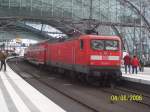 Am Gleis 12 steht bereit 112 120-1 mit dem RE2 von Rathenow nach Cottbus �ber L�bbenau/Spreewald.