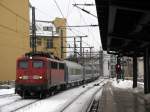 Da kam auch schon wieder was h�bsches um die Ecke gebogen. 115 198-4 mit dem D 441 nach Saratov am 13.02. durch den Bahnhof Berlin Friedrichstr.