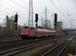 143 566-8 mit einem RE 7 nach W�nsdorf-Waldstadt am 20.03.2010 in Berlin Sch�nefeld.