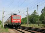 143 251-7  mit dem RB 14 (RB 28753)  nach Senftenberg hat geraden den Bahn�bergang in K�nigs Wusterhausen, Fichtestrasse passiert.