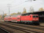 Bahnhof Berlin Sch�nefeld Flughafen am 24. Oktober 2012: 143 305-1 mit einem RB 14 (RB 28748) aus Senftenberg zur Weiterfahrt nach Senftenberg (RB 28749) auf Gleis 4. 