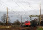 Im Blockabstand zum 151er-Doppel kam 145 027-9 am 28.11.2009 durch Bestensee.
