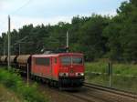 155 182-9 mit einem Kiesg�terzug auf der Reise nach Norden durch Bestensee am 30.07.