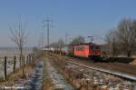 155 252-0 donnert mit einem langen Kesselzug auf den Ort Diedersdorf zu (29.01.11)