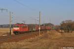 Die orientrote 155 219-9 brachte einen Blechrollenzug von Ziltendorf nach Seddin und passiert gerade Nudow (03.03.11)