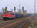 155 141-5 mit einem gemischten G�terzug von Frankfurt(Oder) Oderbr�cke Richtung Glasower Damm durch Sch�nefeld.