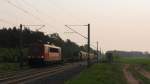 Etwas aus dem Gegenlicht kam 155 251-2 mit ihrem gemischten G�terzug Richtung Brandenburg durch Jeseritz.