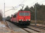 155 097-9 mit 155 011-0 und einem kurzen G�terzug am Haken kurz vor dem Bahn�bergang in Klein Ziescht.
