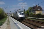 ES 64 U2 - 100 (182 600-7) Hupac im Dienst f�r Raildox mit Hackschnitzelzug in Priort in Richtung Marquardt unterwegs.