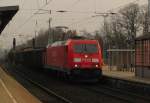 185 305-0 mit einem kurzen G�terzug in Richtung Seddin am 02.04.2011 durch Michendorf.