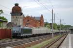 185 547-7 MRCE im Dienst f�r die PRESS mit Hackschnitzelzug in Rathenow in Richtung Stendal unterwegs, 14.05.2011