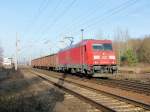 18. Januar 2014 Ausfahrt 185 394-4 aus dem Bereich des Güterbahnhofes in Königswusterhausen mit einem Ganzzug offener Güterwagen.