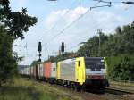 189 206 (Dispolok im Einsatz f�r ERS Railways) mit Containern am 17.08.2009 durch Saarmund.