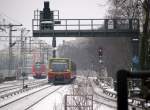 S Bahnerg�nzung meets S Bahn. Hier zu sehen eine S 5 nach Strausberg Nord und eine S Baherg�nzungs-Quietschie nach Berlin OStbahnhof. Grund hierf�r eines der vielen S Bahn Chaos.