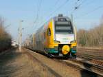 Königs Wusterhausen am 18. Januar 2014, soeben hat ET 445.115 als RE 83966 nach Cottbus den Bahnhof verlassen und den ersten Bahnübergang passiert.