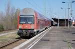 Der RE7 (RE 18718) nach W�nsdorf-Waldstadt verl�sst gerade den Bahnhof Berlin-Sch�nefeld Flughafen.