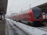 Da man bei der Bahn immer mehr sparen muss und sowieso im Fernverkehr keine Lokomotiven mehr zur Verf�gung hat, h�ngt man einfach den n�chsten Nachtzug mit an den RE1 nach Frankfurt/Oder ...