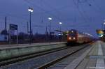 In L�bbenau(Spreewald) steht der RE2 (RE 37411) von Rathenow nach Cottbus zur Abfahrt bereit.